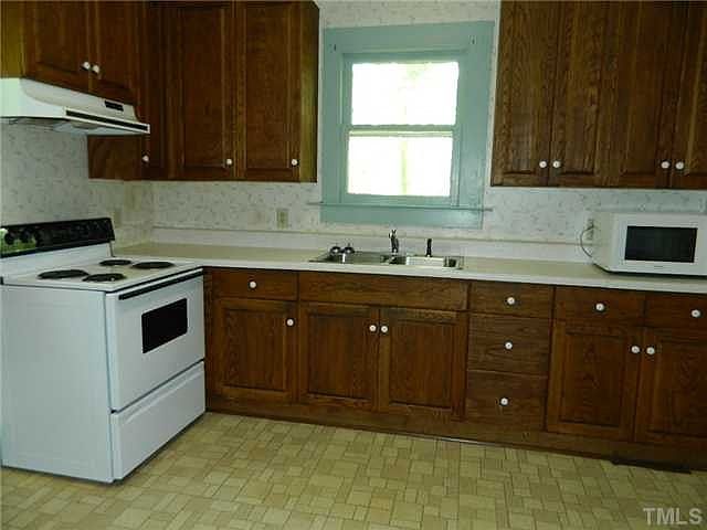 2nd image of 250 Hillsboro St
