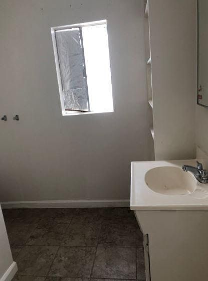 2nd image of 912 30th St