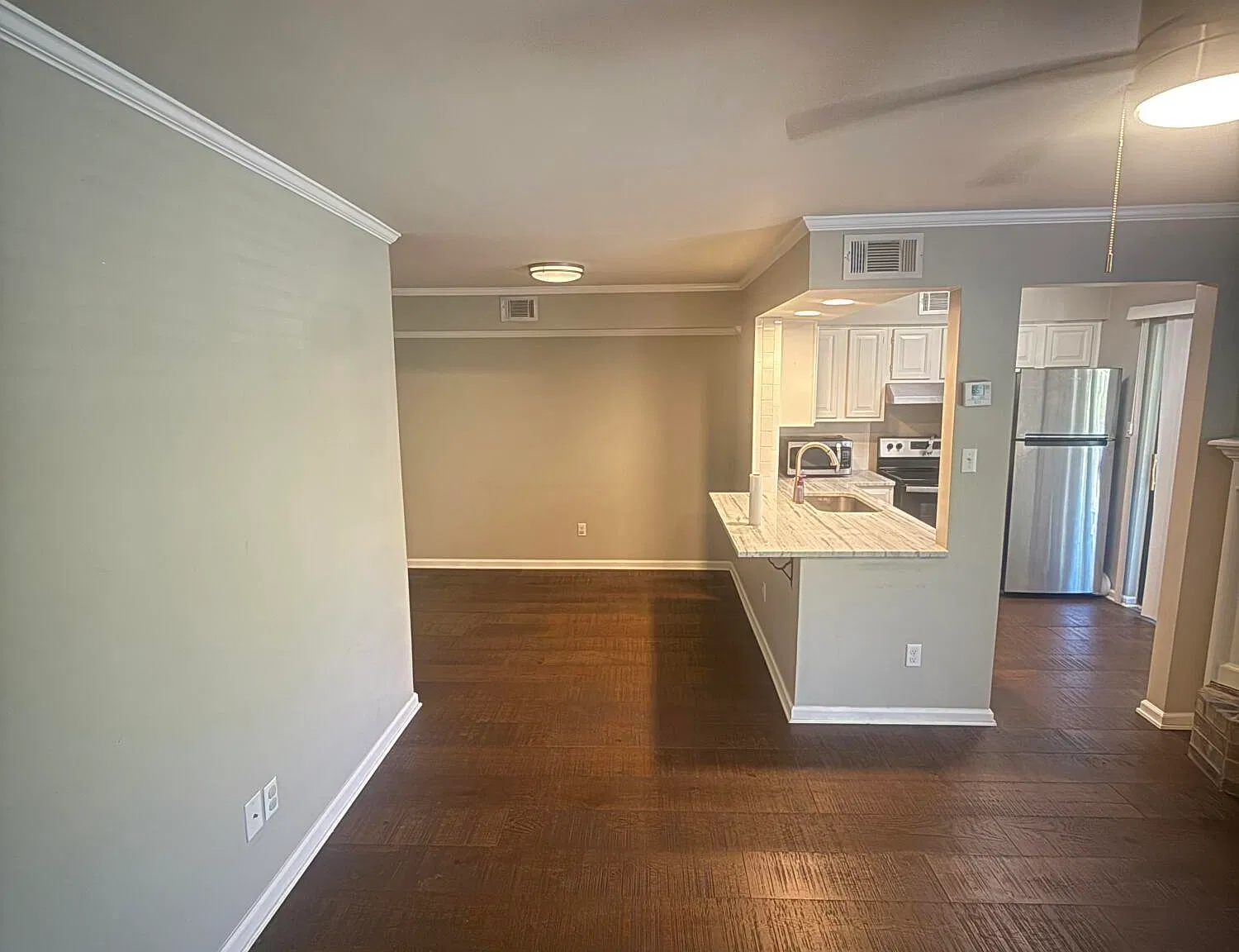 2 bed, 1.5 bath, 1033 sqft, $1,400 — Photo 3