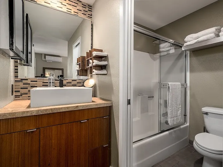 2215 Linwood St #C5 — Photo 15