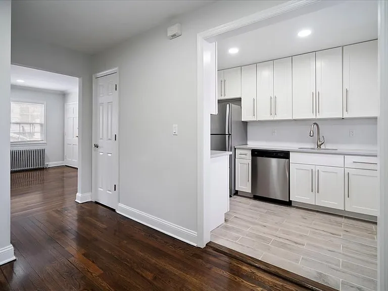 Hilltop Manor Apartments — Photo 18