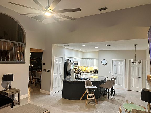 4th image of 848 Silverwood Dr