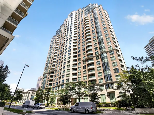 7 Lorraine Dr #706, Toronto, ON M2N 7H2