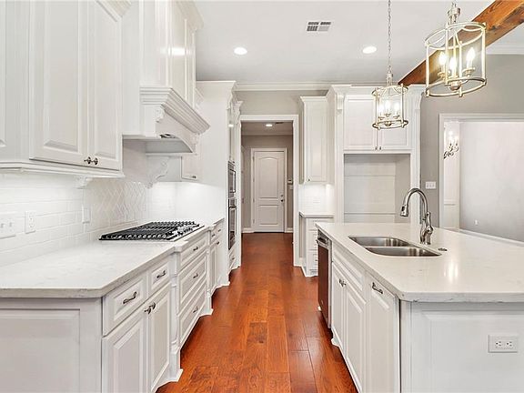 4th image of 3746 Gray Willow Dr #D