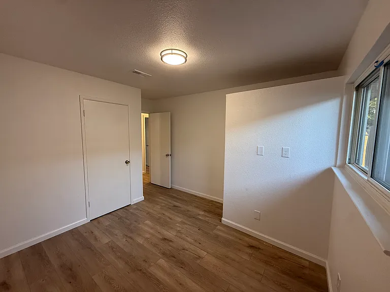 885 Del Monte Ct — Photo 3