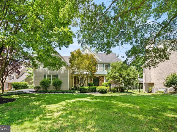 111 Saint Andrews Dr, Avondale, PA 19311