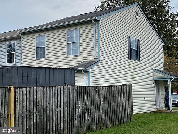 3rd image of 150 Kalmia Ct