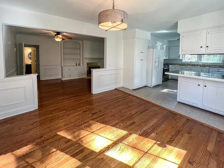 526 Embassy Dr — Photo 6