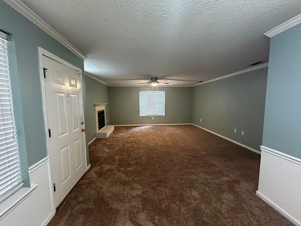 3 bed, 2.0 bath, 1364 sqft, $1,400 — Photo 2