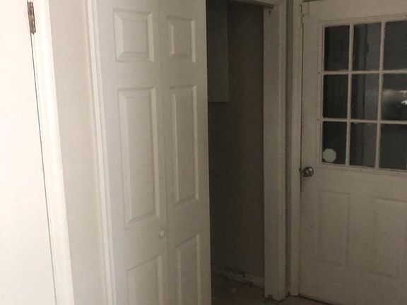 4th image of 2602 Banks Cir