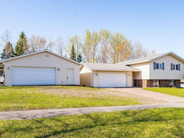 22 Marks Dr, Silver Bay, MN 55614