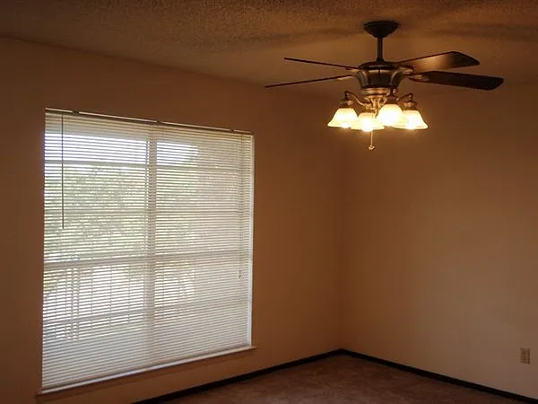 6824 Camden Ln — Photo 4
