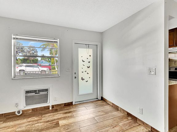 4th image of 702 N L St APT 6