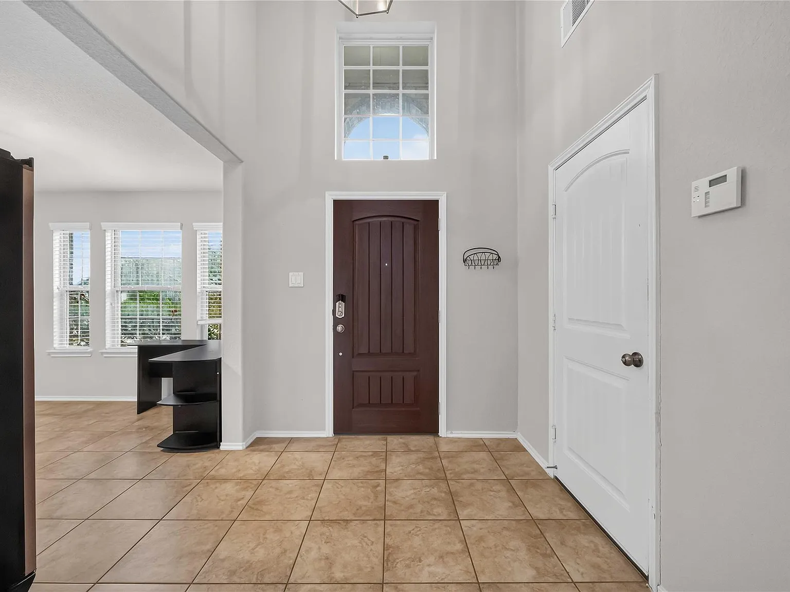 4 bed, 2.5 bath, 2147 sqft, $2,300 — Photo 4