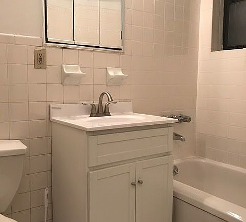 4th image of 414 E 85th St APT 1C