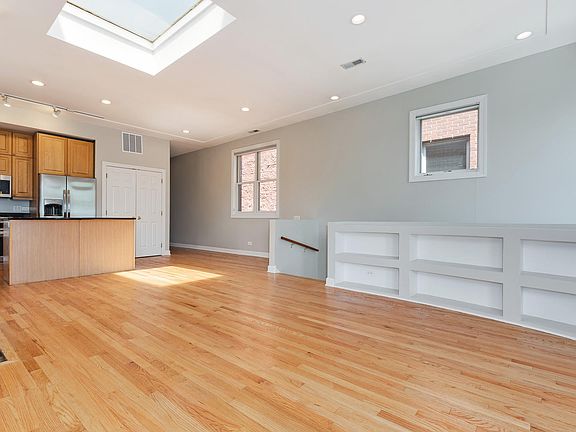5th image of 1544 N Hoyne Ave APT 3