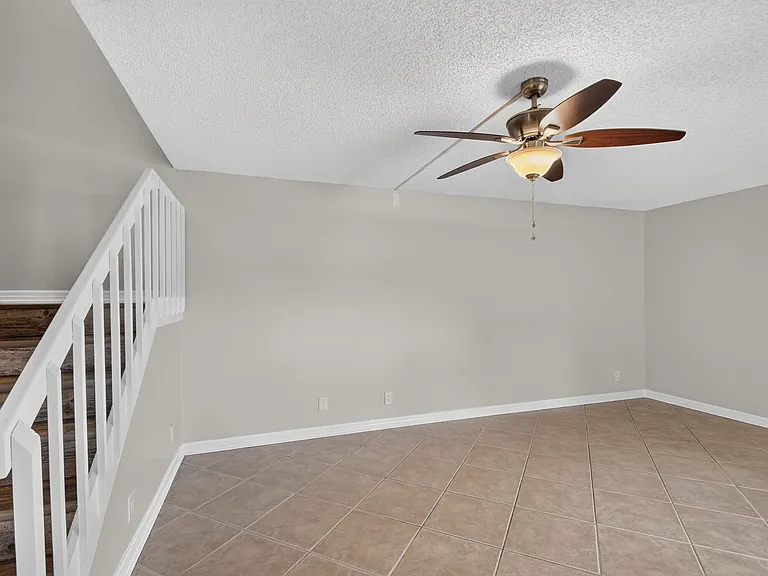 744 Springdale Cir — Photo 6