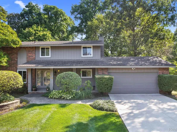 28814 Creek Bend Dr, Farmington Hills, MI 48331