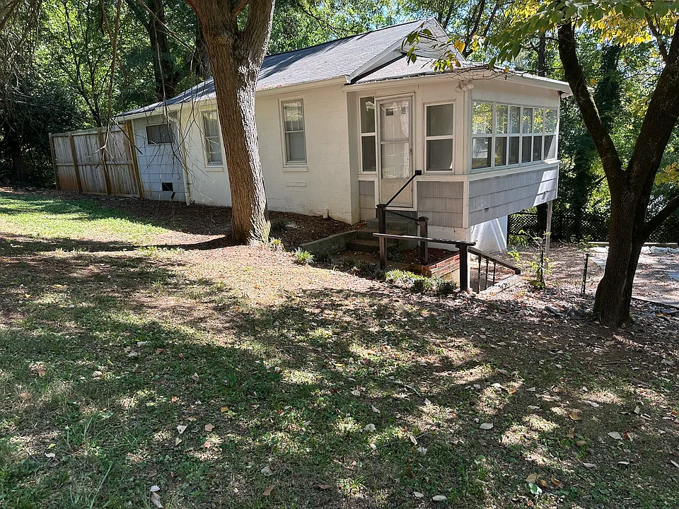 310 1/2 E View Dr