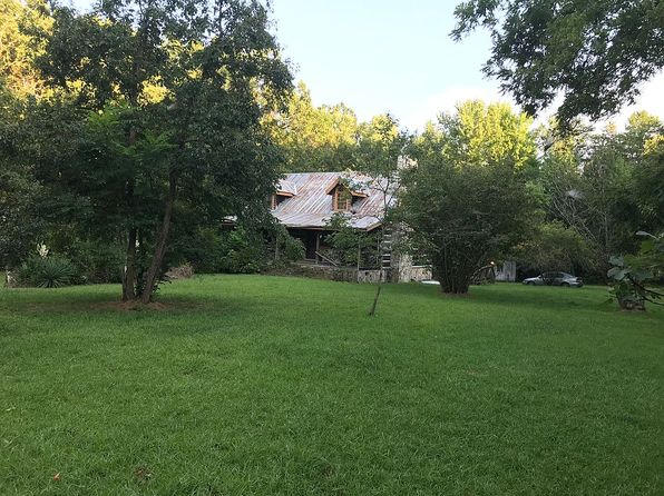 1403 Country Lake Dr