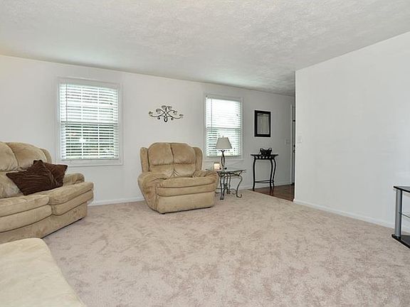 4th image of 120 Wayne Dr