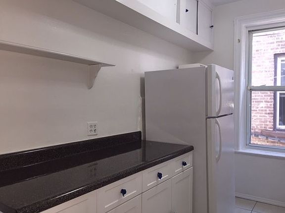 5th image of 3424 Irwin Ave APT 1A