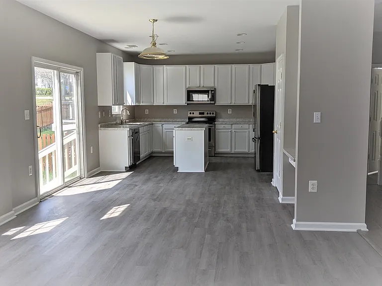 411 Hanrahan Ct SE — Photo 11