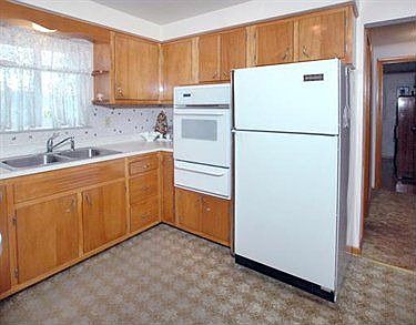 4th image of 275 Hillcrest Dr