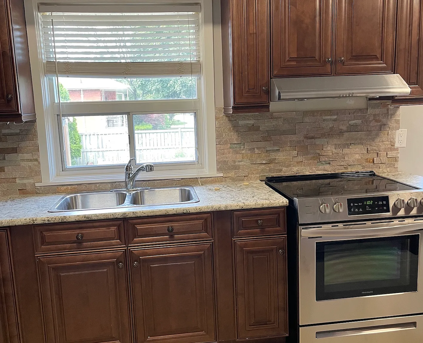 Spacious 3 Bedroom on East Mountain — Photo 4
