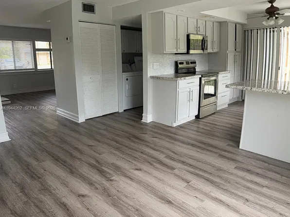 242 Wimbledon Lake Dr, Plantation, FL 33324