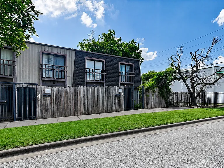4900 El Campo Ave #6 — Photo 1