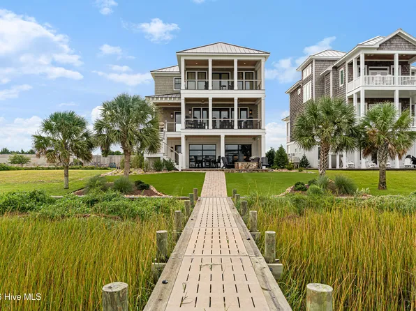 216 Radio Island Road, Morehead City, NC 28557