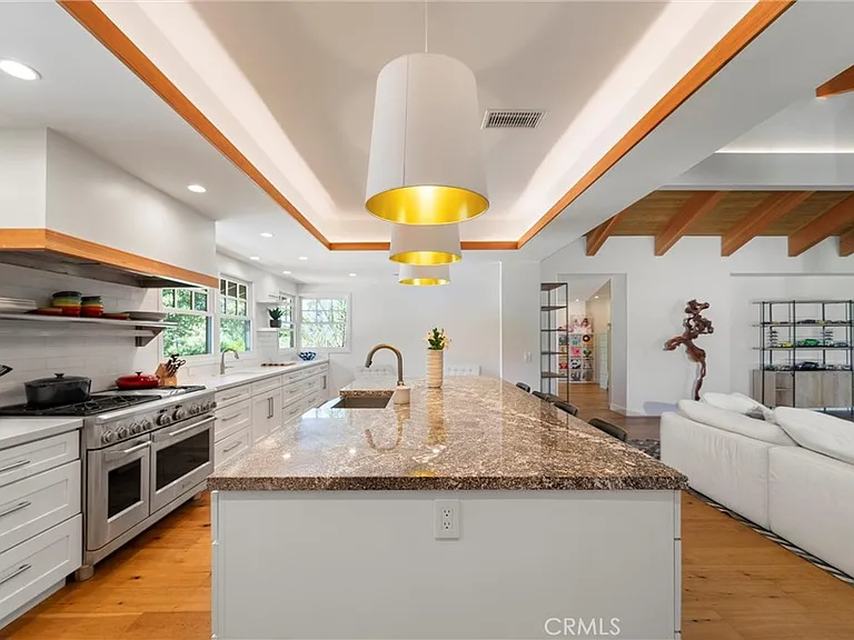7337 La Soldadera — Photo 4