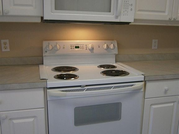 5th image of 2944 Charter Oaks Ln