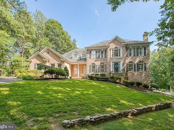 2nd image of 27 Meridan Ln
