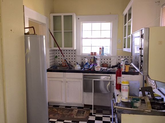 4th image of 633 SE 20th St