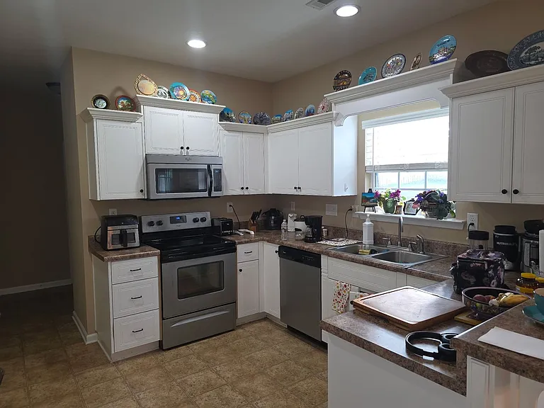 836 Westlawn Dr — Photo 8