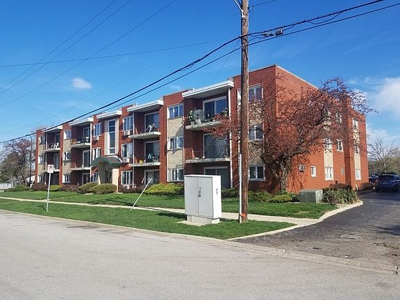 3rd image of 4754 W 101st St