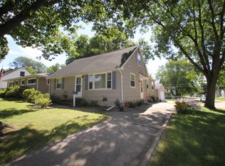 1049 31st St NE, Cedar Rapids, IA 52402