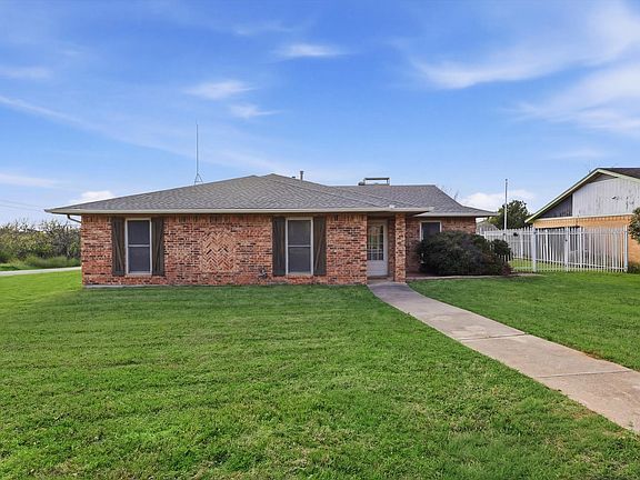 2nd image of 2110 Azalea St