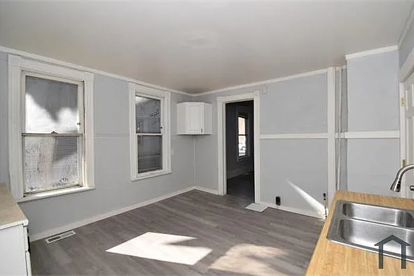 3828 N Port Washington Rd #LOWER — Photo 9
