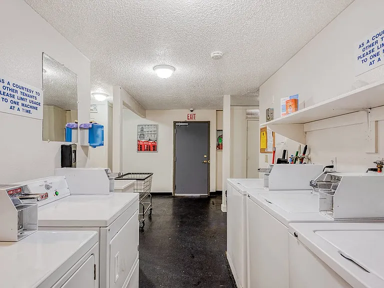 Michael Manor Apartments — Photo 27