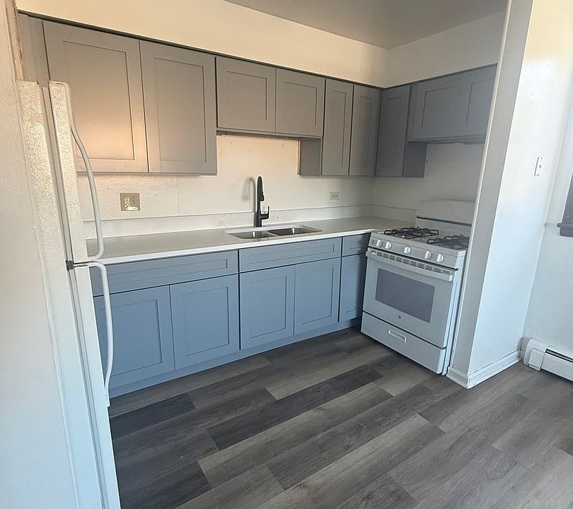 1st image of 1627 Woodbine Dr APT 2