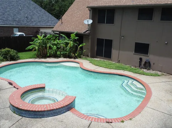 5101 Arrowhead Dr, Baytown, TX 77521