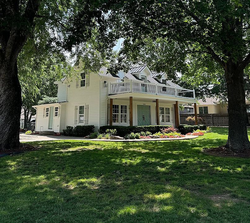 Unique Charm on 1-acre!