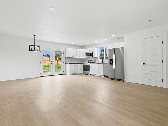 4th image of 1001 E 7th St