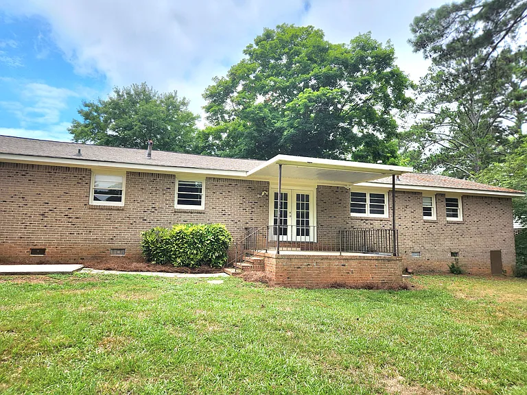 1482 Wesley Dr — Photo 8