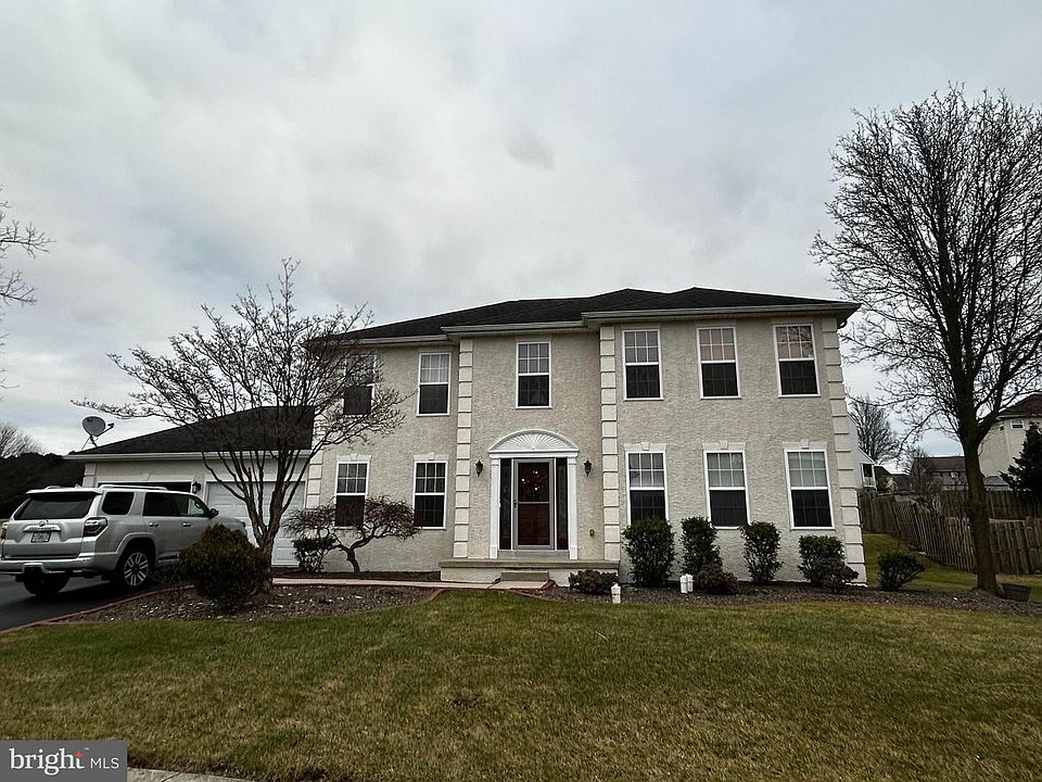 1st image of 105 Walker Dr
