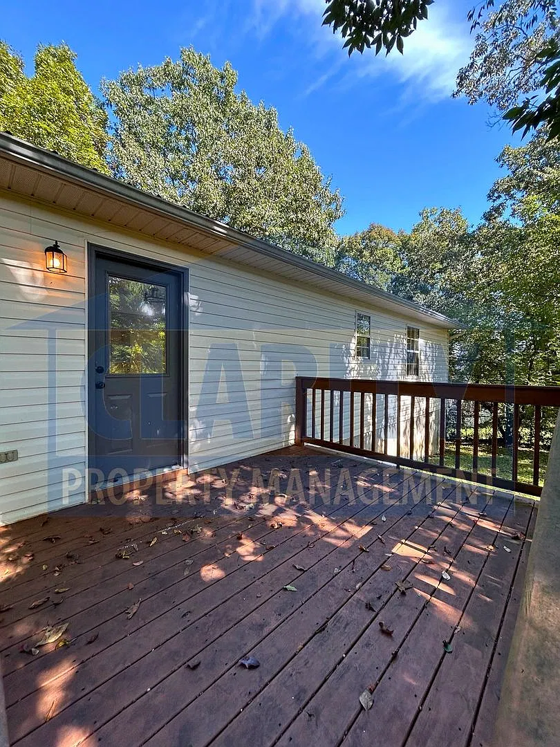 Updated 3 bedroom, 2 bath ranch home! — Photo 3