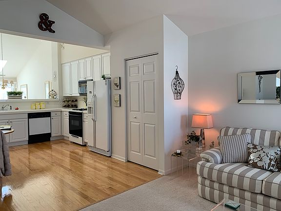 4th image of 2932 Kentshire Cir